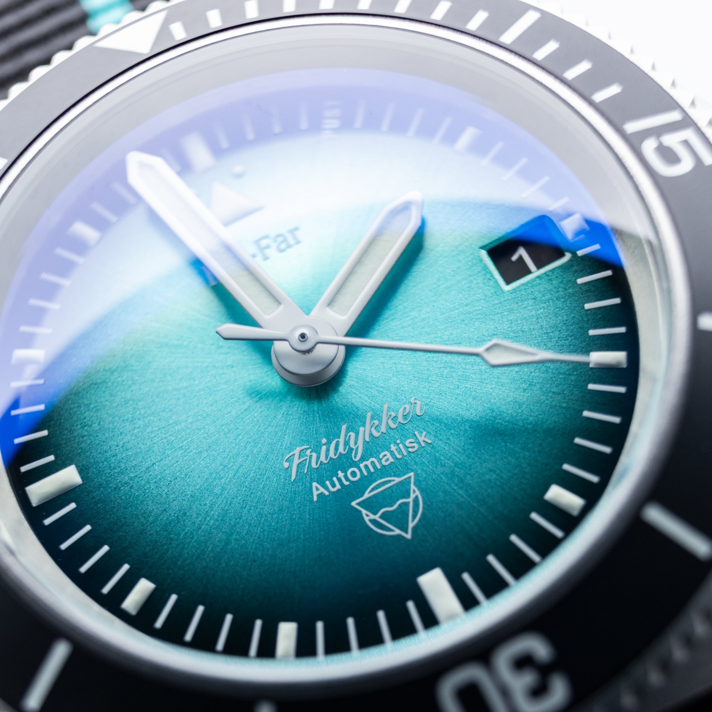 Far-Far Fridykker – detaljbilde av nedre del av urskive med Fridykker Automatisk-tekst og fridykkersymbol